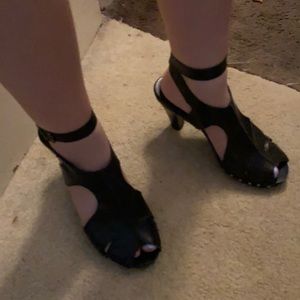 Women’s heeled sandles Sz 40